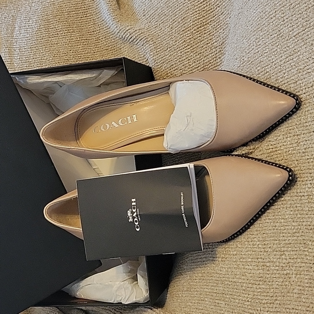 Coach pumps